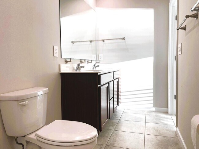 Building Photo - 106 Pummelo Pl