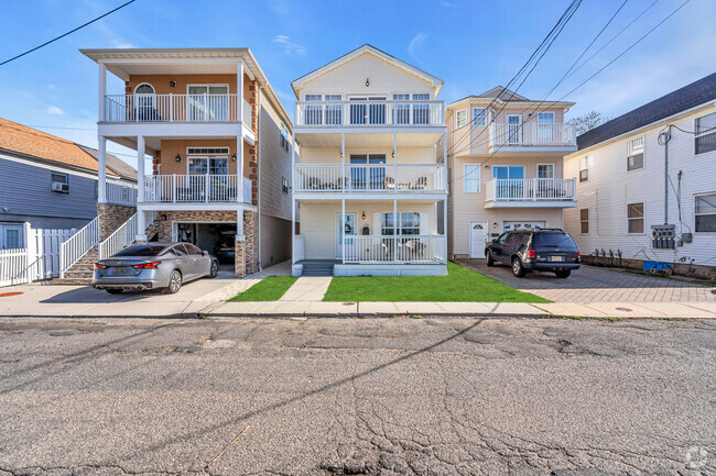 Building Photo - 28 Bay Ave