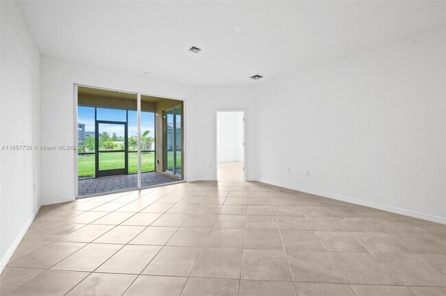 Building Photo - 2616 Vine Ave