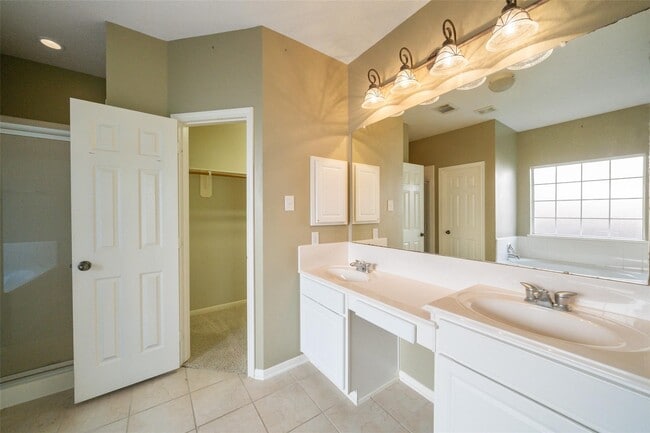 Building Photo - 8811 Sun Haven Ln