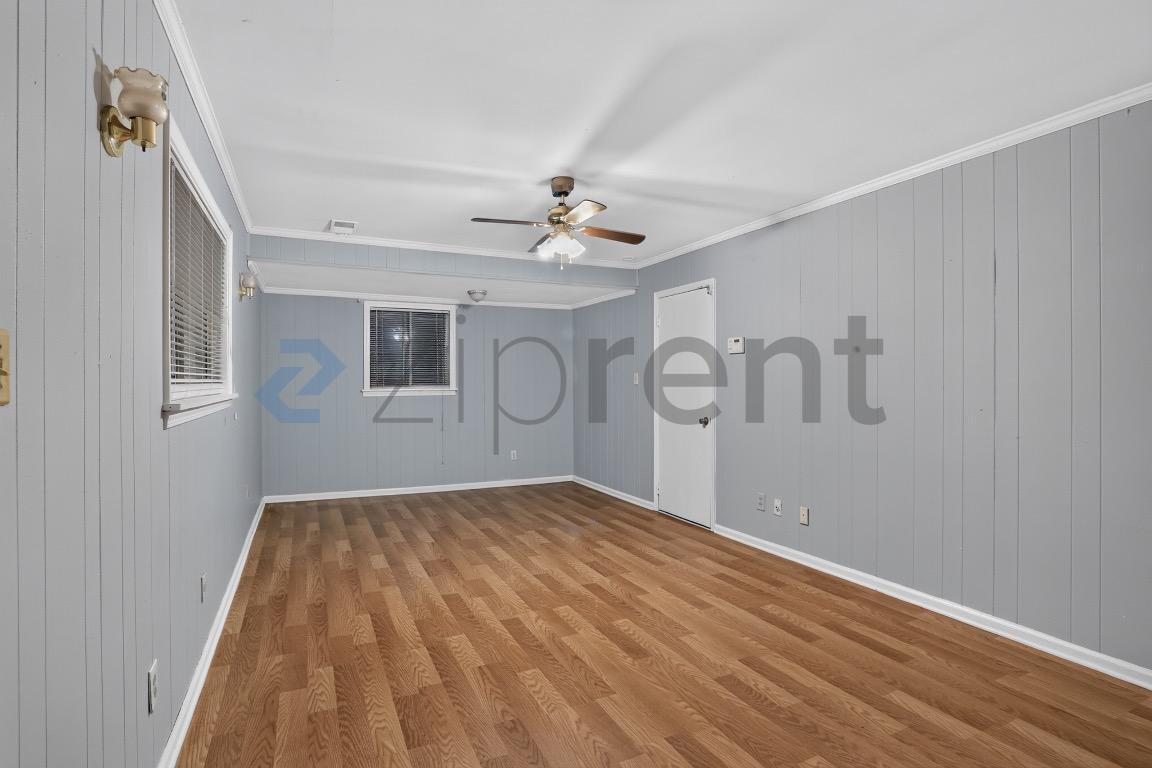 Building Photo - Unit