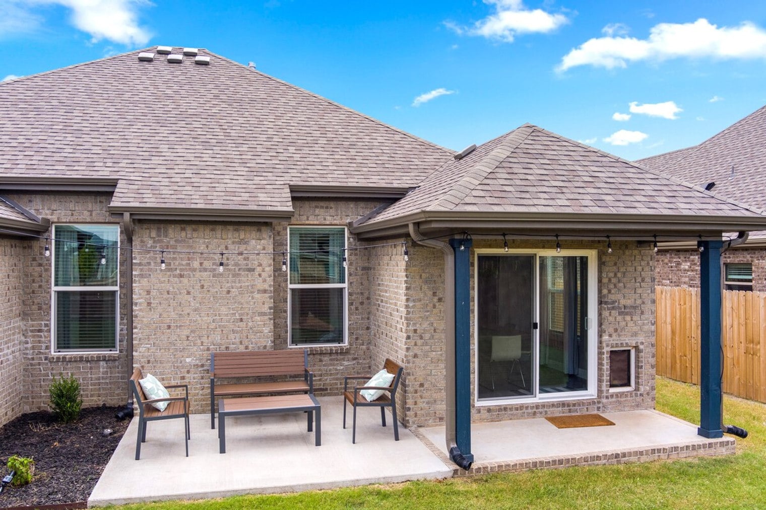 Building Photo - 3800 SW Mistletoe Ave
