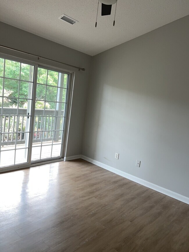 Building Photo - 1 Bedroom 1 Bathroom Condo