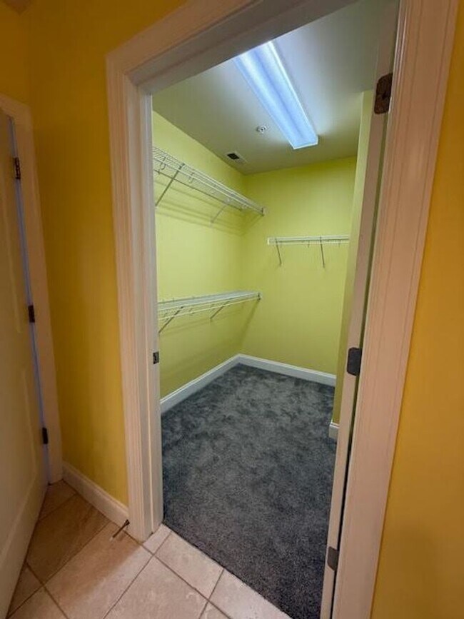 Building Photo - Experience the Heart of It All - at Mayfaire Townview!