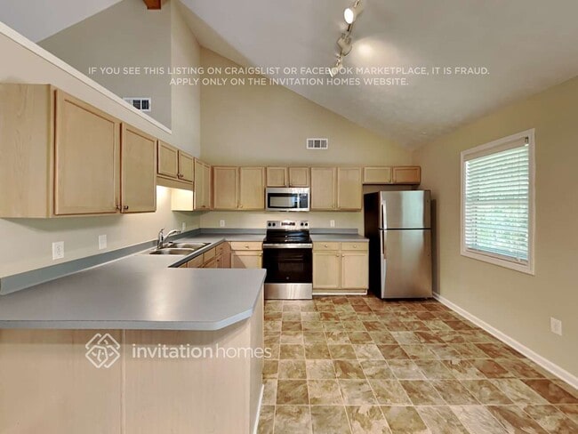 Building Photo - 3305 Catalina Dr