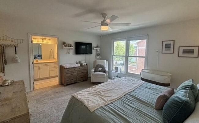 Building Photo - Beautiful 3 bedroom townhome in Harbor Park!