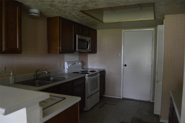Building Photo - 4929 Meadow Pl Dr