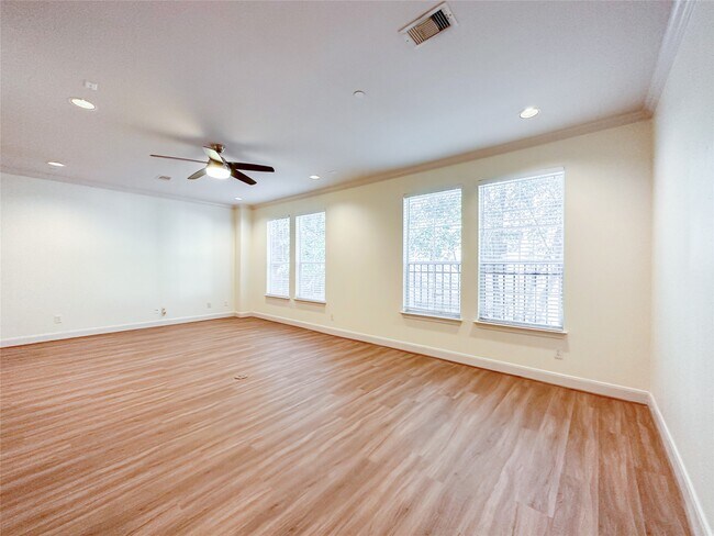 Building Photo - 3001 Murworth Dr