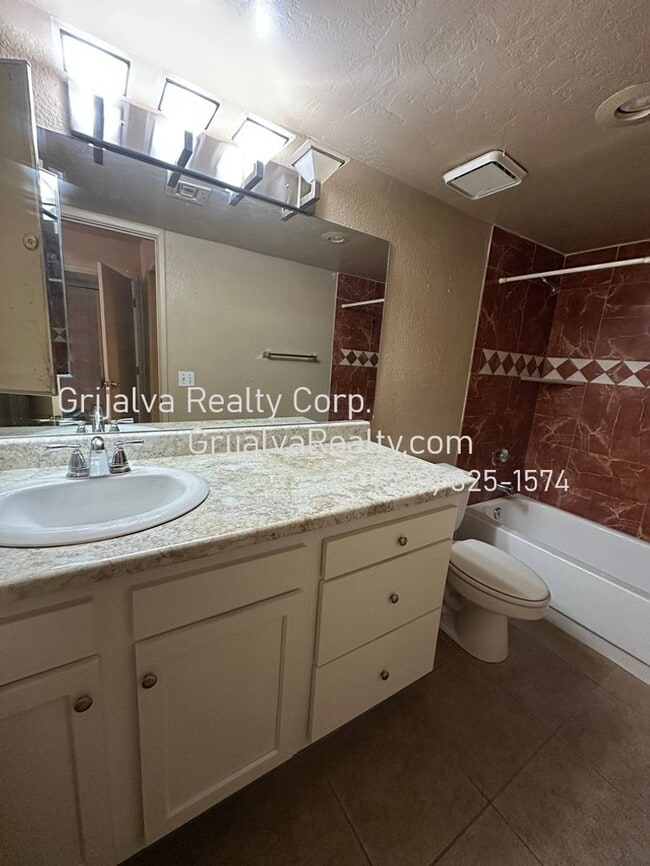 Building Photo - 6430 N Tierra De Las Catalinas