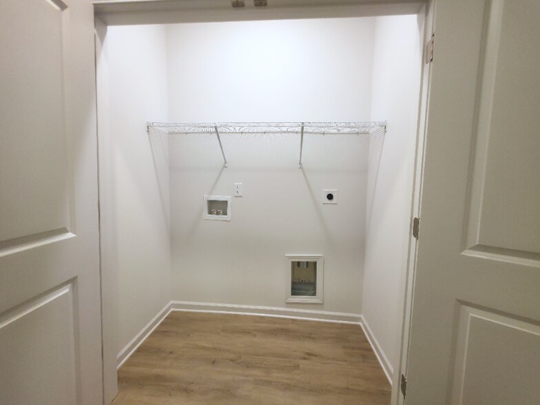 Building Photo - 4230 Acorn St