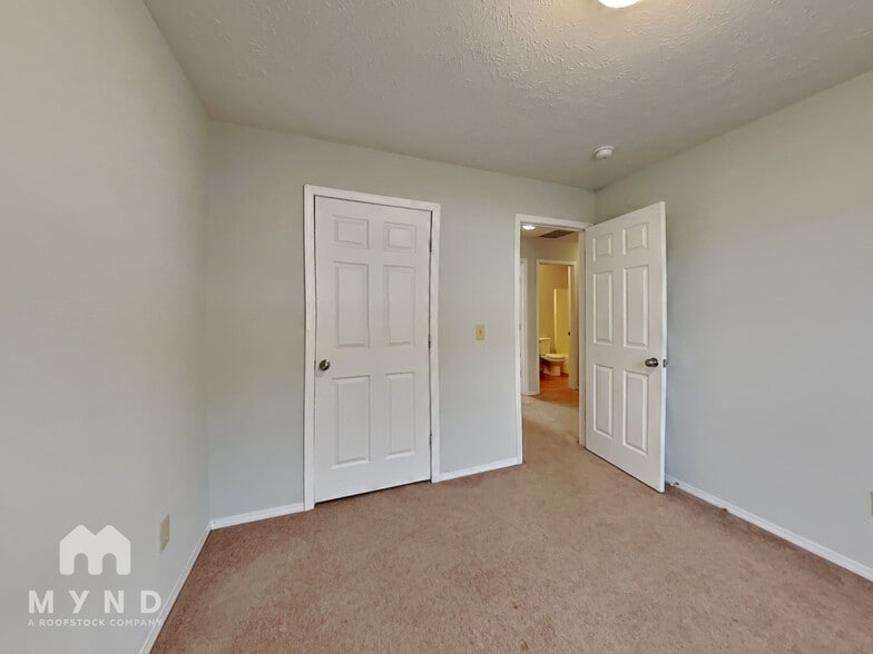Building Photo - 1305 Marseilles Ave