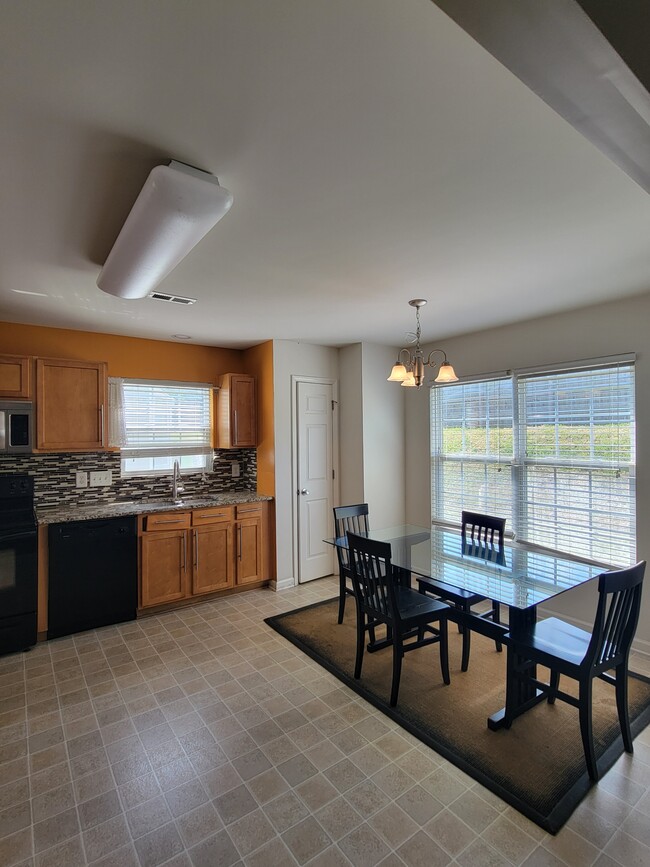 Building Photo - 3742 Horseshoe Farm St