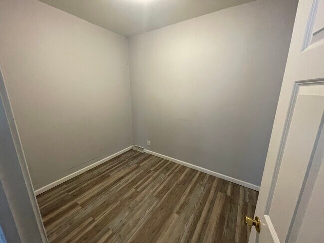 Building Photo - 1917 61st St