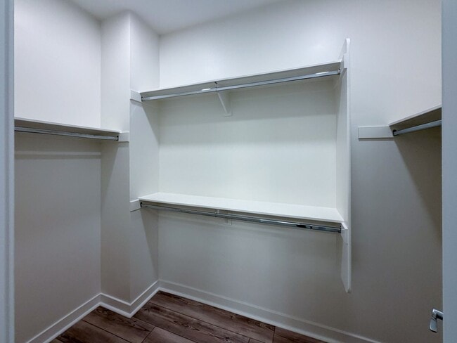 Building Photo - 1568 E Thompson Blvd