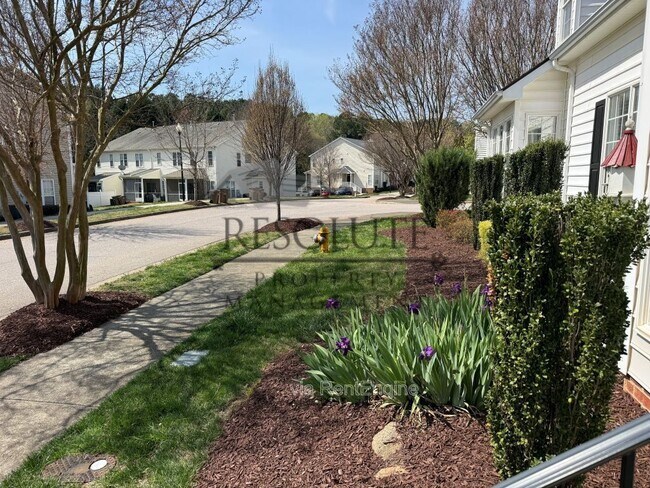 Building Photo - 303 Sugar Maple Ave