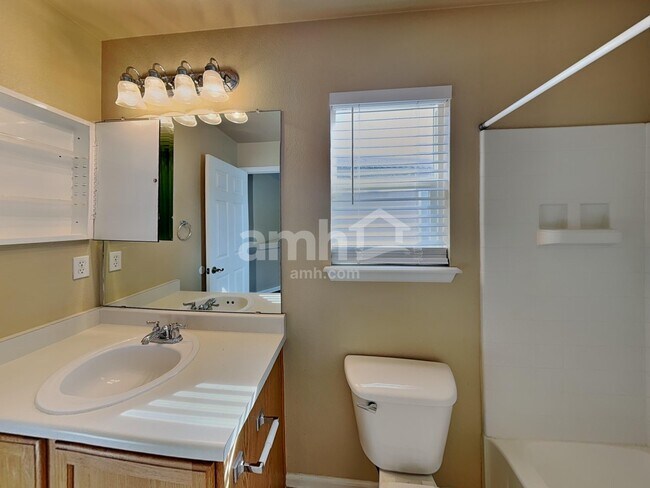 Building Photo - 4892 Waldenwood Dr