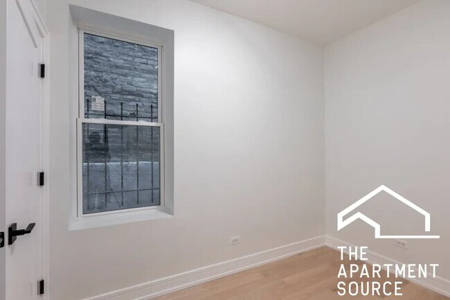 Building Photo - 2943 N Gresham Ave