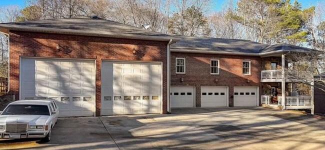 Building Photo - 6620 Little Mill Rd