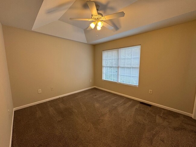 Building Photo - Nice 2/2.5 Townhouse in East Rome- $1,295