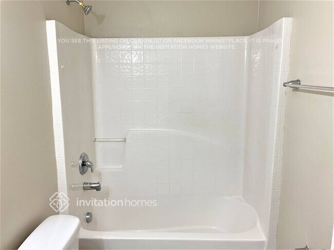 Building Photo - 930 Fairhaven St NE