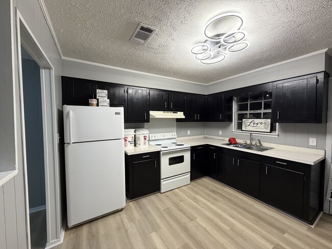 Building Photo - 501-511 11th Ave