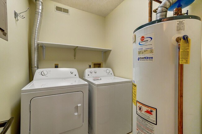 Laundry/Utility room - 9728 Timberview Ct