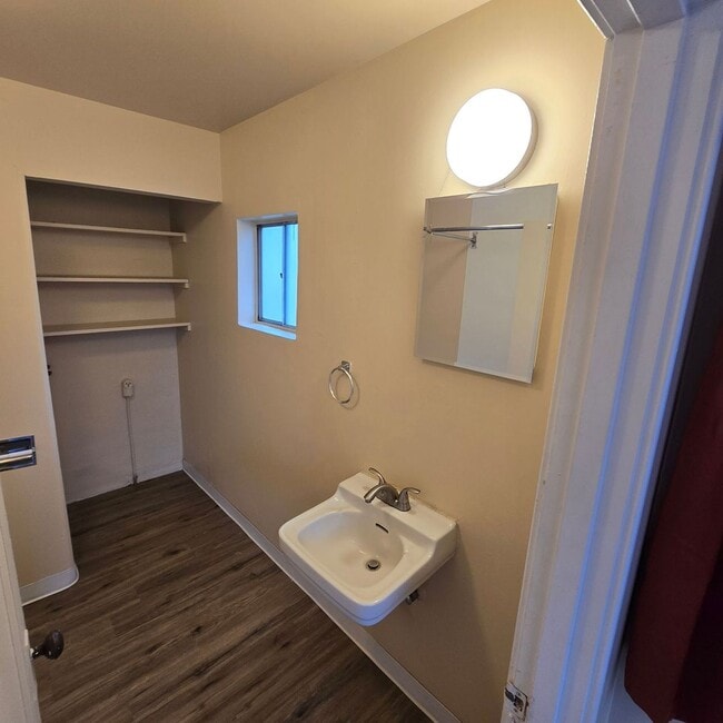 Building Photo - 625 N 8th #B