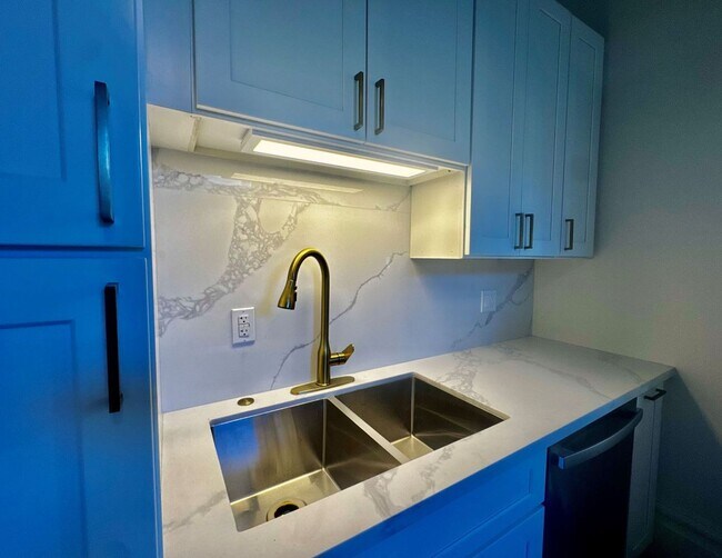 Building Photo - 1914 Golden Gate Ave