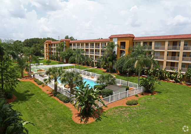 Courtyard - Griffin Park Apartments