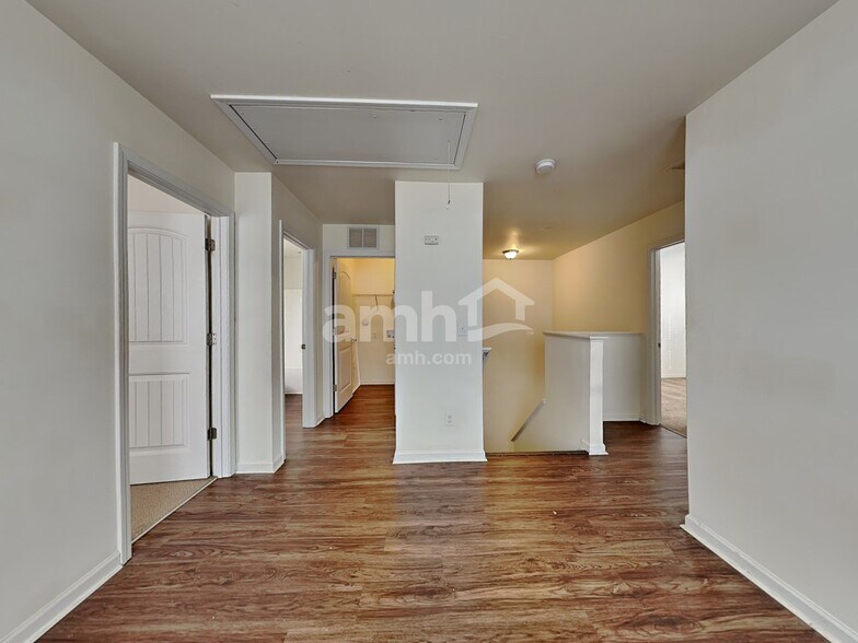 Building Photo - 4483 Middletown Dr