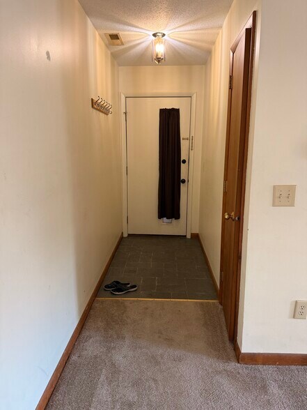 Entrance - 166 Old Brookfield Rd