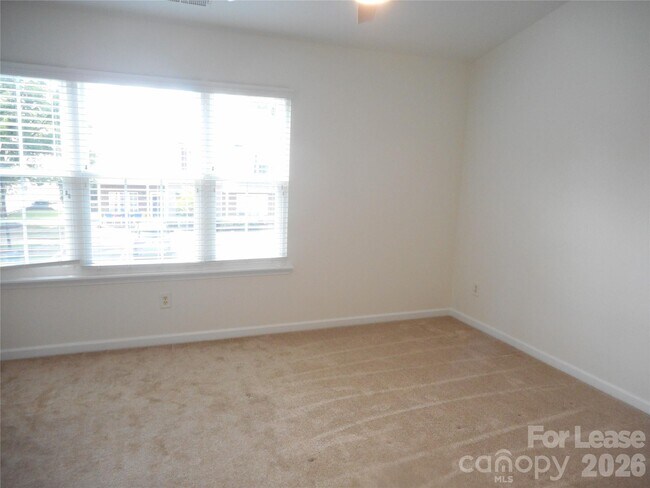 Building Photo - 322 Deep Water Ln
