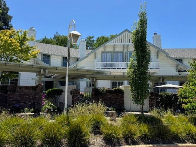 Primary Photo - Tri-level townhome in highly desirable Dia...
