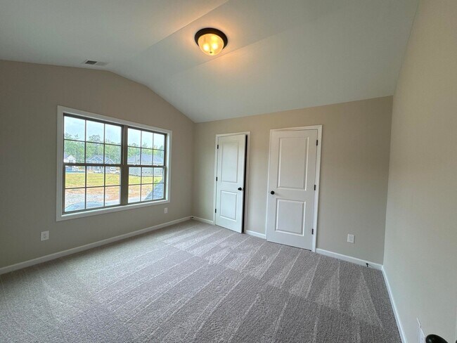 Building Photo - 5 Bedroom 3 Bathroom House