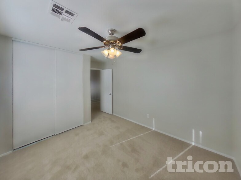 Building Photo - 684 Rising Brook Dr