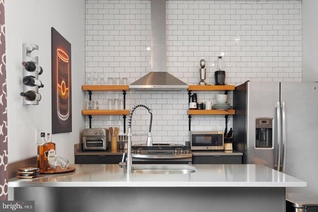 Building Photo - 1617 Hope St