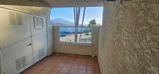 Building Photo - 2bed - 2bath Upper unit in Rancho SD