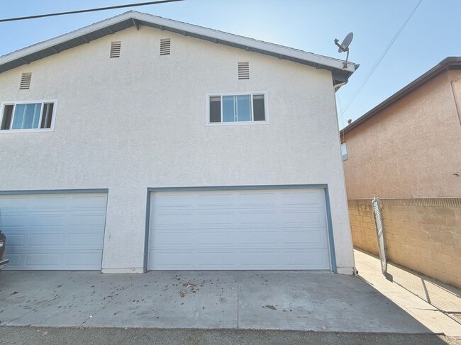 Building Photo - 2032 Martina Ave