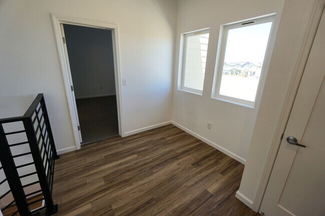 Building Photo - 805 Ashwood Ln