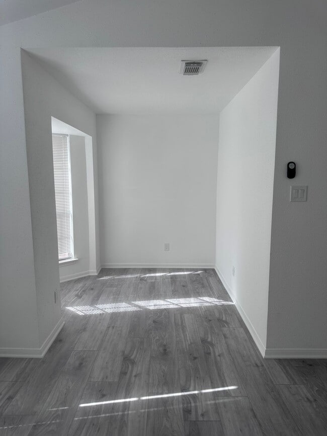 Building Photo - 2121 El Paseo St