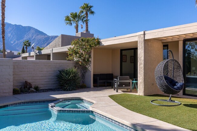 Building Photo - Stylish Palm Springs Retreat with Pool