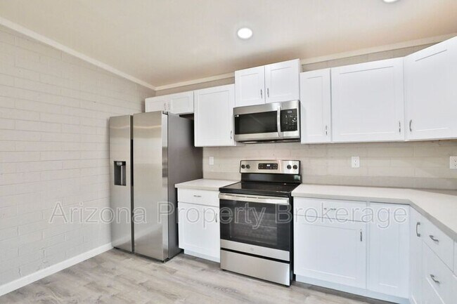 Building Photo - 1538 E Pierce St