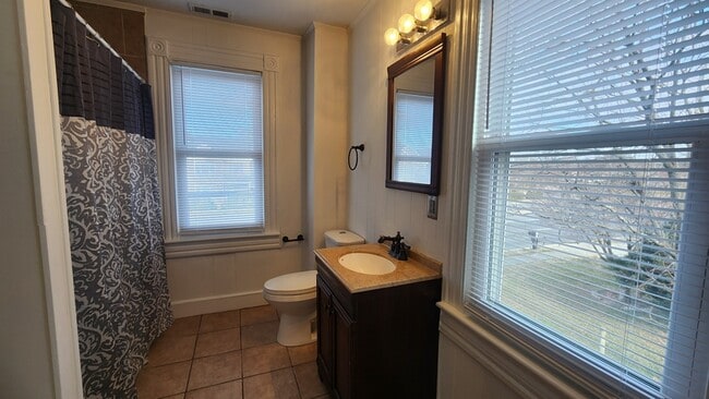 Building Photo - 809 Providence Rd