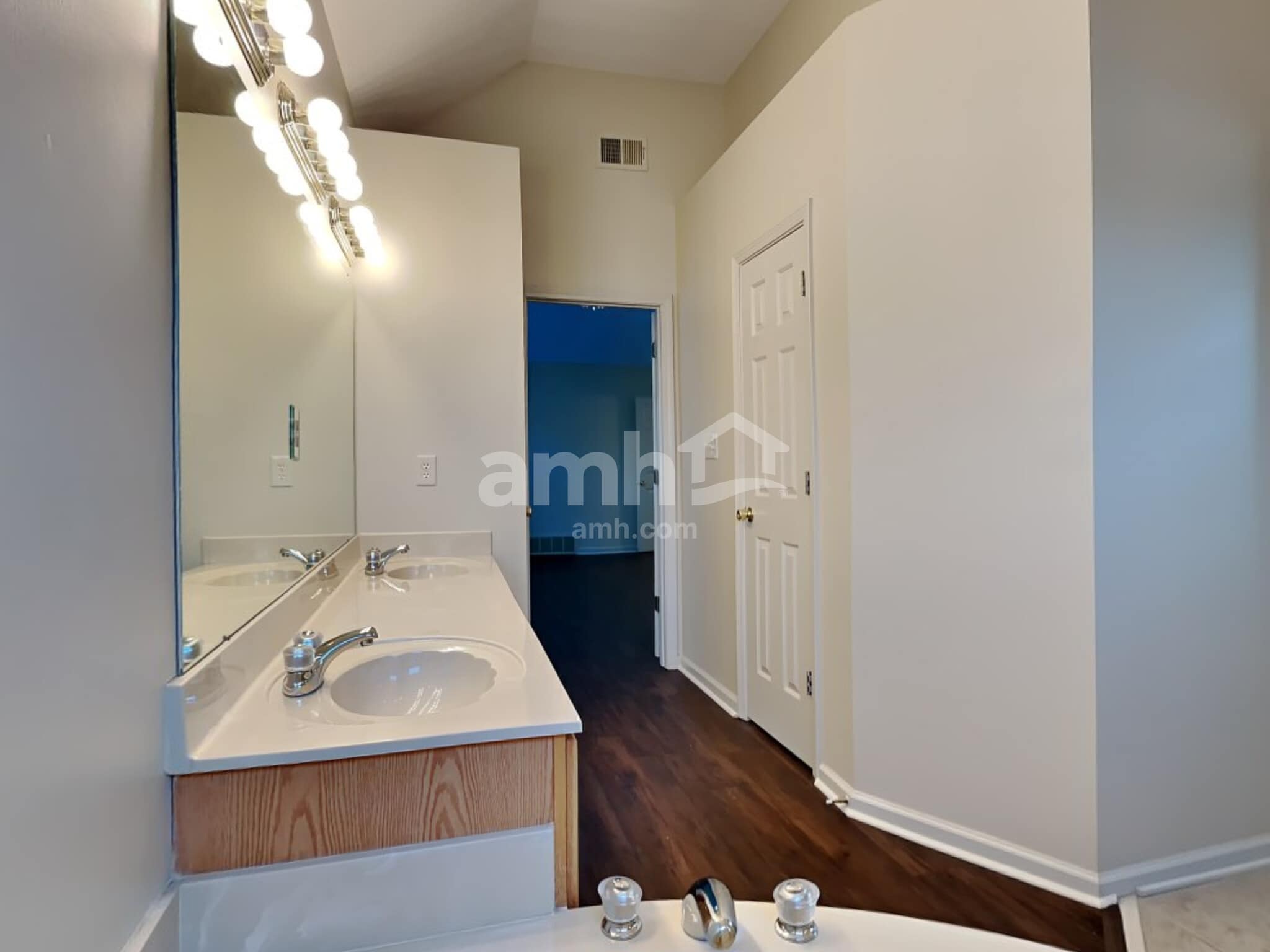 Building Photo - 10188 Kay Oak Cove
