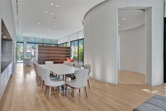 Building Photo - 240 Ocean