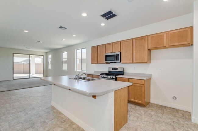 Building Photo - 5 bedroom/ 2 bath home in Casa Grande