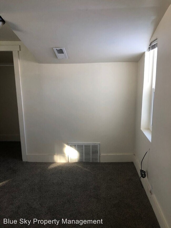 Building Photo - 2 br, 1 bath House - 440 W. 1ST NORTH