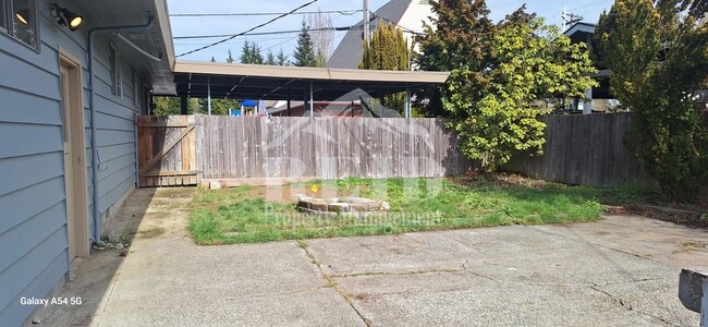 Building Photo - East Bremerton Rambler - 3 Bed 1 Bath with Garage and Carport Parking