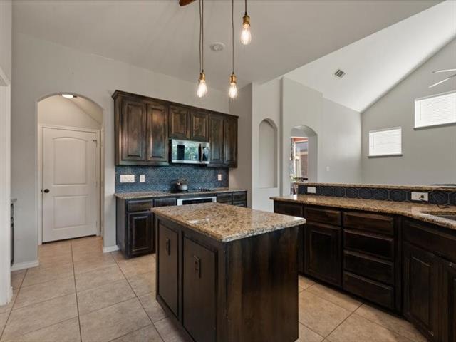 Building Photo - 654 Plum Dr