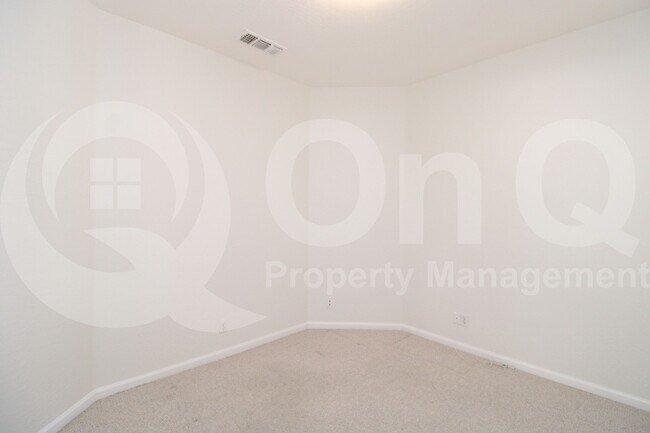 Building Photo - 902 E Desert Flower Ln